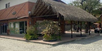 LOCAL COMERCIAL DE 78MTS CON COCINETA MAS 40 MTS DE ZONA COMUN, UBICADO EN EL MALL ANTIOQUIAArrienda Integridad, inmobiliaria experta en administración y arrendamientos de apartamentos, casas, locales, bodegas y oficinas, Medellín y toda el área Metropolitana.