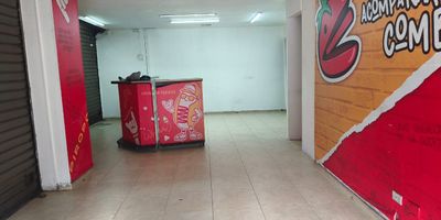 Local en Arriendo en el Barrio Alcala, Envigado
Gran oportunidad para tu negocio! Local esquinero disponible para alquilar en el Barrio Alcala, Envigado. Este espacio cuenta con 3 puertas que ofrecen excelente visibilidad, ademas de una cocina equipada con extractor. Es el lugar perfecto para establecer tu negocio en una ubicacion estrategica. Contactanos para mas informacion y agenda tu visita!