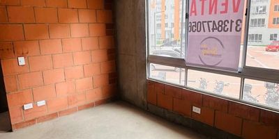 
Apartamento de 43 m2 con dos habitaciones, sala comedor, entrega con mesón en acero inoxidable en la cocina, ubicado en segundo piso, subida por escalera, haciendo de este apartamento una gran oportunidad de negocio. 
