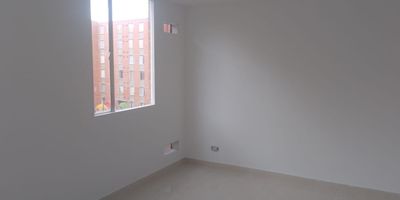 Se arrienda hermoso apartamento ubicado en el conjunto residencial Fortuna 1 Soacha hogares . Le confirmo la dirección torre 23 apto 404, el apartamento consta de tres alcobas principal con closet, un baño, Hall de alcobas, sala - comedor, cocina semi integral y zona de lavanderías. Valor de arrendamiento $750.000 incluida la cuota de administración.