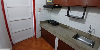 ES INTERNO, SIN PARQUEADERO, NI CALENTADOR, NI ASCENSOR