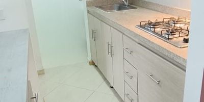 Se Alquila Apartamento ubicado en  Suramérica Itagüí . Límite con la Estrella
*Área 55 Mts2 
*2 Habitaciones con closet
*2 Baños
*Cocina Abierta 
*Salon- Comedor
*2 Balcones (Sala y Habitación)
*Piso 16
*Zona de Ropas
*Calentador
*Parqueadero privado 
*Cuarto Útil
*Unidad Cerrada con portería 24/7, piscina,  gimnasio, parque infantil, salón social.
*Excelente sector residencial, con diferentes vías de acceso, por sabaneta, av regional, Itagüi, la estrella.
*Estrato 4
*CANON $2.300.000