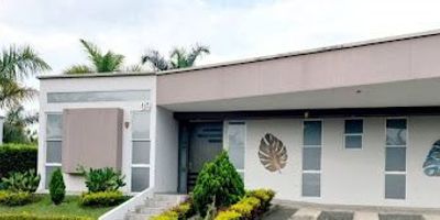 SE VENDE HERMOSA CASA CAMPESTRE!!  Ubicada en el sector de pueblito cafetero pereira, zona comercial y residencial,  cerca a colegios, universidades, restaurantes, centros comerciales, aeropuerto; La casa cuenta con un área total de 1024 mts2 con 260mt2 construidos y distribuidos en 4 habitaciones, principal con baño, vestier y terraza, 3 baños mas, sala comedor, cocina integral tipo abierta, con lava vajilla y horno eléctrico, estudio, 2 closets de linos,  terraza con pergola y cortinas electrónicas, zona de ropas aparte,  zona BBQ, jacuzzi climatizado, bodega,  y parqueadero para 4 carros. CONTACTANOS YA !! 