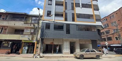 ¡Descubre tu nuevo hogar en el corazón de Itagüí!
Presentamos este acogedor apartamento de 42 m², listo para estrenar. Ubicado en el encantador barrio de Las Asturias. Disfruta de una vida llena de comodidad y conveniencia, con 2 cómodas alcobas, piso de porcelanato y 2 prácticos closets.
La cocina semi-integral y la amplia sala-comedor te brindarán el espacio perfecto para preparar deliciosas comidas y reunirte con tus seres queridos. Además, cuenta con un balcón que te permitirá disfrutar del aire fresco y relajarte en tus momentos de descanso.
Rodeado de colegios, centros comerciales y excelente transporte público, este apartamento es la opción ideal para quienes buscan un estilo de vida moderno y conveniente. Disfruta de la tranquilidad del barrio y la cercanía a todo lo que necesitas.
¡No dejes pasar esta oportunidad! Contacta a nuestro equipo y descubre cómo este apartamento puede convertirse en tu nuevo hogar soñado.