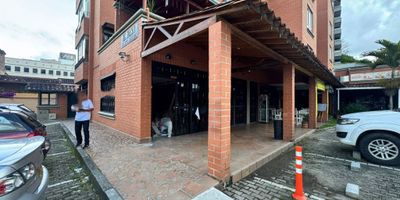 Local en ARRIENDO esquinero, 1 baño.