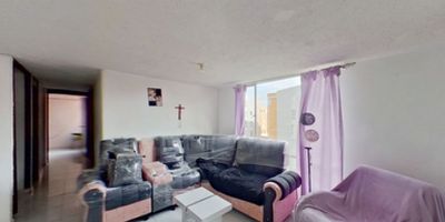 DESCRIPCIÓN
Apartamento de 58 m² con una distribución funcional que ofrece 3 habitaciones, 1 baño, zona de lavado, cocina con buena iluminación y una vista exterior agradable. Ideal para familias o quienes desean invertir en un sector en crecimiento.

CARACTERÍSTICAS DEL INMUEBLE
58 m² // 3 habitaciones // 1 baño // vista exterior // zona de lavado

CARACTERÍSTICAS DEL CONJUNTO
Gimnasio // portería // salón comunal // zona de niños // zona verde // conjunto cerrado
