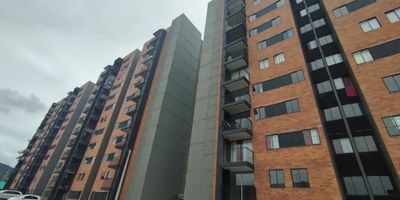 ? ¡Arriendo apartamento en la Unidad Vistaverde! ?

✨ Consta de:


 
 ? 47 mt2.
 
 
 ? 2 Alcobas cada una con closet.
 
 
 ? 2 Baños.
 
 
 ?️ Salacomedor.
 
 
 ?‍? Cocina Integral.
 
 
 ? Red de Gas y Calentador
 
 
 ? Zona de Ropas.
 
 
 ? Parqueaderos comunes
 


? Ubicación Estratégica: CL 15 A vistaverde

El apartamento está en el Sector Campo Alegre, en la vía que conecta con La Unión. Tendrás cerca:


 
 Naturaleza: Rodeado del aire fresco de las montañas y cerca de la Quebrada La Cimarrona ?️.
 
 
 Parque Principal de El Carmen de Viboral: A un corto viaje para disfrutar del centro y la famosa Calle de la Cerámica ?.
 


? Rutas de Transporte


 
 Ruta a Medellín: Puedes tomar buses desde el centro de El Carmen (Flota El Carmen) que van directo al Terminal del Norte de Medellín. ¡Incluso puedes pagar con tu Tarjeta Cívica! ?.
 
 
 Rutas Intermunicipales: Conexión con Rionegro, La Ceja y Marinilla con buses y vans (Flota El Carmen) con salidas frecuentes.
 


¡No dejes pasar este apartamento! Contáctanos para conocer tu próximo hogar. ?
