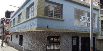 APARTAMENTO EN ARRIENDO BOSTON -  Los Ángeles
Descubre este cómodo y bien distribuido apartamento ubicado en el corazón del tradicional sector Boston – Los Ángeles, una zona tranquila y con excelente conectividad. Ideal para quienes buscan confort, buena iluminación y un entorno estratégico cerca de todo.
Ventajas de la ZonaEste inmueble se encuentra en un sector con fácil acceso a transporte público, además de estar cerca de:Supermercados y tiendas de barrioInstituciones educativasParques y zonas verdesRestaurantes y comercioRutas de buses y estaciones de transporte cercanasCercanía al centro de Medellín y zonas de alta actividad laboral
COMODIDADES
-HABITACION CON BAÑO Y VESTIER -SALA COMEDOR-COCINA SEMI INTEGRAL CON RED DE GAS-ZONA DE ROPAS-BALCON 

INFORMACION COMERCIAL
YANI CUERVO ASESORA COMERCIAL 
PBX 4480450 OPC 1
LINEA WHATSAPP 3006747672