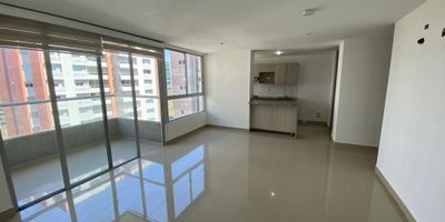 Apartamento en excelente estado, 2 alcobas todas con Walk in closets, balcón, garaje paralelo, cuarto util, 3 ascensores, depósito,(se paga 4 prediales) GYM, piscina, 2 aires Splits, planta eléctrica al 100%, para mayor información comunícate con nosotros y agenda tu cita.
Buenos acabados, Planta eléctrica cobertura parcial.
