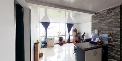Prepárate para conocer un espacio acogedor, bien distribuido y lleno de luz natural. Este apartamento es perfecto para quienes buscan comodidad, tranquilidad y un hogar con excelentes amenidades dentro de un conjunto cerrado.

Características del inmueble:
Área: 47m² // 2 habitaciones // 1 baño // Cocina integral // Iluminado // Zona de lavado // Excelente distribución

Características del conjunto:
Gimnasio // Portería 24/7 // Salón comunal // Zona de niños // Zona verde // Conjunto cerrado
