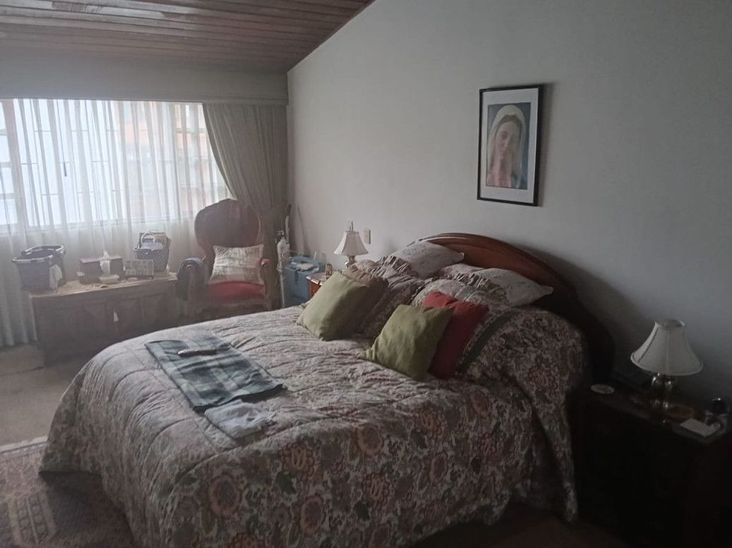 Casa de 5 alcobas en venta en Niza Norte, Bogotá, 309 m² · foto 11 de 17