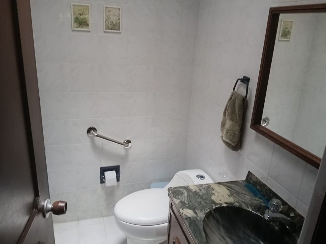 Casa de 5 alcobas en venta en Niza Norte, Bogotá, 309 m² · foto 15 de 17