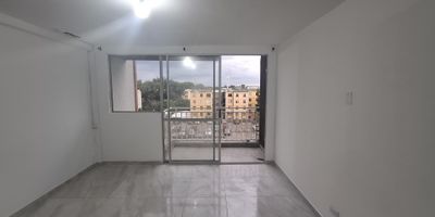 Apartamento ubicado en unidad residencial AltaVista 2000, 6 piso con ascensor 

El apartamento consta de 2 habitaciones, una con baño privado, baño social, estudio, cocina, zona de oficios, sala y balcón 

La unidad cuenta con piscina, cancha, zona de juegos, salón social, zona de mascotas, cuarto de basuras, portería, parqueadero comunitario 

Ubicado a solo 1 cuadra de la autopista Simón Bolívar, pocos minutos de la avenida ciudad de Cali, facil acceso a carrera 56 y calle 26, ubicación privilegiada que permite dirigirse fácilmente hacia el sur, centro y norte de la ciudad. A pocos minutos del centro comercial Santiago Plaza, Metro de ciudad 2000, terminal mío Simón Bolívar. El sector cuenta con tiendas, panaderías, droguerías, colegios, supermercados, GYM  
