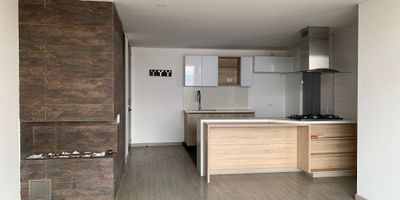 ¡Descubre el hogar de tus sueños en uno de los mejores sectores de Chía! Este apartamento de 97 m2 te ofrece un espacio amplio, moderno y acogedor, con todas las comodidades para vivir con estilo y confort.
- 3 habitaciones amplias y luminosas, todas con closet (la principal con walking closet)
- 3 baños modernos y equipados
- Cocina con isla y electrodomésticos de última generación
- Zona de lavado independiente
- Chimenea a gas para disfrutar de momentos acogedores
- Dos balcones con vistas panorámicas
- Chapa de seguridad con clave o huella digital para mayor seguridad
- Doble parqueadero y depósito privado
Ubicado en un sector tranquilo y residencial de Chía, este apartamento es el lugar perfecto para familias, parejas o profesionales que buscan un hogar con estilo y comodidad.
¡No te pierdas esta oportunidad! Contáctanos para programar una visita y hacer de este apartamento tu nuevo hogar.