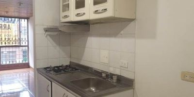 APTO. SALA COMEDOR, 3 HABITACIONES CON CLOSET, 2 BAÑOS, COCINA INTEGRAL A GAS, ZONA DE ROPAS INTEGRADA, PISOS EN CERAMICA, 1 DEPOSITO, VISTA EXTERIOR, VIGILANCIA 24 HORAS, A UNA CUADRA DE LA AVENIDA BOYACA. ESTRATO 3, CANON 1.500.000 CON ADMON INCLUIDA.