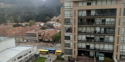 Lindo Moderno Aparta estudio  Centro Internacional
Piso 12 vista Panorámica
Espacios separados
1 Alcoba
Sala comedor
Cocina Abierta
Espacio de Zona de lavandería
1 Baño completo
1 Baño social
Balcon
El edificio cuenta con Gimnasio
Terraza BBQ
Zonas de trabajo
No parqueadero
Estudió de documentos con seguro
Administración incluida.