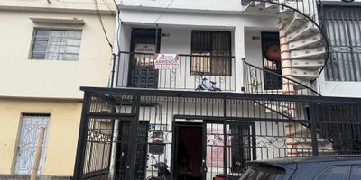 Alquilo apartamento en barrio la independencia  46m² , ubicado en un 3° piso,  parqueadero 1 moto, sala comedor, 2 habitaciones, closets, cocina, estufa, balcón, zona de oficios, 1 baño social


Habitaciones 2
Baños 1
Parqueadero 1 moto