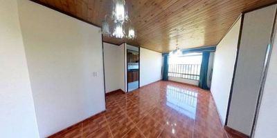 Apartamento en venta de 59m2, con vista exterior, ubicado en un 6to piso (Torre 3 Apto 601), acceso por escaleras, parqueadero comunal Consta de 3 habitaciones, 2 baños, sala comedor, cocina integral y zona de lavandería. Tiene piso cerámico en todas sus zonas. El Conjunto cuenta con salón comunal, zona de niños y vigilancia privada las 24 horas. Cerca a centro comercial Diverplaza; cerca a almacenes de cadena como Ara, D1 y olímpica; cerca a colegio Guillermo León Valencia y Colegio Nydia Quintero de Turbay; cerca a Paraderos del SITP; Vías de acceso por la calle 72.
 h_property_nid_ref:  33472452423
 h_property_uuid_detail:  e1c49f2a-827b-49a2-8a62-a0f6ae586800
 ubicacion: Bogotá,Santa Rosita
 Inmueble ofertado por nuestro aliado HABI.