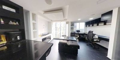 Apartamento en venta de 32m2, con vista interior, ubicado en un 13ro piso (Torre 4 Apto 1307), acceso por ascensor, parqueadero comunal. Consta de 1 habitación, 1 baño, sala comedor, cocina integral y zona de lavandería. Tiene piso cerámico en todas sus zonas. El conjunto cuenta con parque infantil, salón social, zonas verdes, cancha sintetica, gimnasio, piscina, zona BBQ y vigilancia privada las 24 horas. Cerca a almacenes de cadena como Tiendas D1; cerca a colegio Instituto de Integración Cultura y Colegio María Santa Soledad; cerca a estación de Transmilenio Comuneros; Vías de acceso por la Calle 4f y Carrera 39d.
 h_property_nid_ref:  43518100656
 h_property_uuid_detail:  4d701cb3-014a-4b22-bf98-1ec5030fbe05
 ubicacion: Bogotá,Primavera Occidental
 Inmueble ofertado por nuestro aliado HABI.