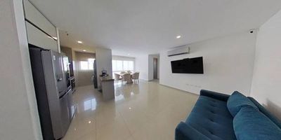 Apartamento en venta de 85m2, con vista exterior, ubicado en un 4to piso (Apto 4C), acceso por ascensor, parqueadero propio cubierto (21) y depósito (14). Consta de 2 habitaciones, 2 baños, sala comedor, cocina integral y zona de lavandería. Tiene piso en porcelanato en habitaciones, cocina y zona social y cerámico en baños. El Edificio cuenta con salones sociales, parque infantil, gimnasio, piscinas, Sala de Entretenimiento y vigilancia privada las 24 horas. Cerca a centro comercial Gran Boulevard, Mallplaza, Buenavista y Plaza del Parque; cerca a almacenes de cadena como Ara y D1; cerca a colegio del Sagrado Corazón; cerca a Paraderos del Transmetro; Vías de acceso por la calle 106 y carrera 51B.
 h_property_nid_ref:  48174694197
 h_property_uuid_detail:  0a1c20de-af12-4108-a4e5-a983d9d6e3cc
 ubicacion: Barranquilla,Villa Santos
 Inmueble ofertado por nuestro aliado HABI.
