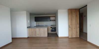 Arriendo apartamento en Mosquera, ubicado en Ciudad del Sol. Hermoso apartamento en un quinto piso, amplio, con muy buena iluminacion, excelente vista y balcon. El conjunto ofrece salones comunales con BBQ, gimnasio, piscinas climatizadas, cafeteria, salon de recreacion infantil, coworking, teatro y salon de juegos y videojuegos. Si estas buscando comodidad, tranquilidad, amplitud y un conjunto con todas estas caracteristicas, no dejes pasar esta oportunidad. Agenda tu cita ya.