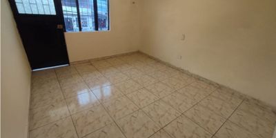 CÓDIGO ARR: 2368

Salón comedor, 3 alcobas, 2 closets, cocina sencilla, alacenas, red de gas, lavadero, zona ropa, balcón, piso clase cerámica, obra blanca, 1 baño cabinado, 1 lavamanos.

Área 56 mts aprx.

Estrato 2 

Puntos de referencia: Droguería Cordobesa / Panadería TranquiPan 

