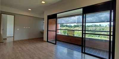 Apartamento en arrendamiento, ubicado en Barro Blanco, el sector con mayor desarrollo, mejor ubicación y mejor oferta de servicios públicos, vías y movilidad del Valle de San Nicolás, a solo 15 minutos del aeropuerto José María Córdoba, y 7 minutos del parque principal de Rionegro, zona comercial, residencial y estudiantil donde tendrás la facilidad y comodidad de tener todo a tu alcance, si este es el lugar que buscas, contáctanos, te brindaremos mayor información!