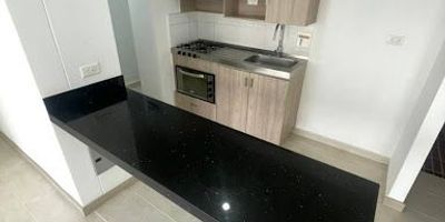 Apartamento en arriendo – Calasanz, Medellín

Vive con comodidad en este acogedor apartamento de aproximadamente 60 m², ubicado en el tranquilo y residencial sector de Calasanz.
Cuenta con espacios bien distribuidos y excelentes acabados:
3 habitaciones con closet
2 baños
Cocina integral con red de gas y calentador
Zona de ropas independiente
Piso en cerámica
Balcón y ventanal con excelente iluminación natural

Ubicado en unidad cerrada con portería 24 horas, parqueadero privado y zonas comunes ideales para disfrutar en familia.