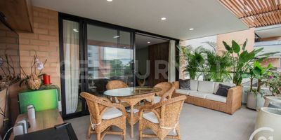 Venta Espectacular Apartamento Envigado Loma Las Brujas, con un área de 175 m2, terminados de alta calidad, Consta de 3 habitaciones todas con baño y Vestier espacios muy amplios, closet de Linos, 1 estudio o sala de Tv, cocina abierta moderna, zona de ropas muy amplia. Salón + Comedor con un ambiente muy acogedor, Terraza muy amplia con linda pérgola espacio ideal para BBQ. NO poniente. Habitación de servicio completa, Piso en madera laminada. 2 parqueaderos, 1 cuarto útil, construcción de alta categoría, esta urbanización está ubicada en la Loma de Las Brujas, en Envigado. Rodeado de naturaleza y con acceso a todos los servicios de la ciudad, el mejor valor de metro cuadrado del sector con una excelente valorización y rentabilidad. Piscina climatizada para adultos y niños, con carril de nado, ideal para fines deportivos, juegos infantiles, salón de uso múltiple, gimnasio semi-dotado, cancha de squash, cancha en grama sintética y zona de meditación con turco, excelentes vías de acceso, la urbanización cuenta con 3 ascensores por torre, está en un sector privilegiado de Envigado, cerca al centro comercial City Plaza y a 10 minutos del Hospital Manuel Uribe Ángel y la Normal Superior de Envigado. Portería 24 horas. Nuestro agente inmobiliario está a tu disposición para cualquier información adicional y/o coordinar una visita al inmueble, contáctame hoy mismo