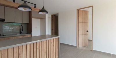 Arriendo apartamento en unidad cerrada de 2 habitaciones en zona campestre de Rio Negro ¡Vive el Estilo de Vida Soñado en el Corazón de Rionegro!¿Buscas un hogar acogedor y lleno de comodidades en una ubicación privilegiada? Prepárate para descubrir tu nuevo hogar.Este apartamento de 47 m² es la combinación perfecta entre espacio y funcionalidad. Con 2 amplias alcobas y un práctico diseño en primer piso, este hogar te brindará la tranquilidad que tanto buscas.Disfruta de las comodidades que ofrece este exclusivo complejo residencial, como piscina, gimnasio, juegos infantiles y parqueadero para ti y tus visitas. Además, el ascensor y el shut de basuras harán que tu día a día sea más sencillo.La cocina integral y el balcón te permitirán disfrutar de momentos memorables en familia o con amigos, mientras que los 2 closets te ayudarán a mantener un espacio ordenado y acogedor.¡No dejes pasar esta oportunidad de vivir en un hogar moderno, con pisos de cerámica y todas las comodidades que mer