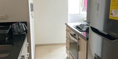 ? ¡Apartamento en venta en Conjunto Bellomonte- Floridablanca ✨

Vive en un espacio moderno y confortable:
✔ 88.13 m² construidos | 74.9 m² privados
✔ Sala, comedor, estudio y balcón
✔ 1 alcoba principal con closet y baño privado
✔ 2 alcobas con closet
✔ Cocina integral, zona de ropas y baño auxiliar
✔ Zona social completa: piscina, canchas, gimnasio, terraza, sala de cine y más ??‍♂️⚽

? Excelente ubicación cerca de colegios y centros comerciales.