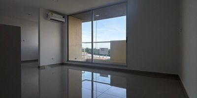 Hermoso apartamento para estrenas de 77 metros, 2 habitaciones, 2 baños, cocina, sala comedor, balcón, estudio y sala de TV. Cuenta con depósito en el mismo piso y un parqueadero asignado. Pisos en porcelanato, Tres aires acondicionados incluidos en habitaciones y sala. Excelente ubicación en Rio Alto cerca a Buenavista , facilidad de acceso y vias. Conjunto cerrado con piscina, gimnasio, sala de trabajo, juegos de niños, terraza BBQ , vigilancia y parqueadero de visita. Arriendo con ADMON incluida.