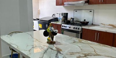 Hermosa casa en Arcos del Campestre ✨

144 m² de comodidad y elegancia ?
$560 millones – Administración: $430.000 ?
Conjunto cerrado con sede social -Piscina, gimnasio, cancha, zonas verdes, juegos infantiles y vigilancia 24/7 ?
Cuenta con:
Sala, comedor y sala de TV ?️
Estudio ?
Patio interior con domo corredizo ?️
Cocina con mesones en mármol ?
Patio de ropas con domo corredizo ?
3 baños ?
3 habitaciones
¡Un espacio moderno, iluminado y perfecto para tu familia! ❤️