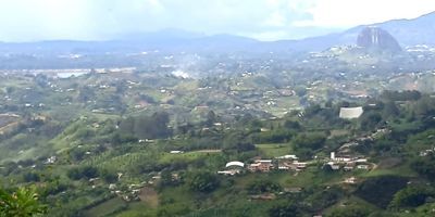 Espectacular lote de 12.888 mt2, con inclinación ideal para siembra, con una excelente vista a la piedra del peñol, tiene acceso pavimentado, pertenece al Municipio del peñol, ubicado a 8 kms del parque de santuario.
Cerca de sitios turísticos como la cascada de Concordia a 10 minutos, glamping, casa de retiros espirituales.  En la zona hay cuadrante de seguridad de la policía.
Acceso por el municipio de Santuario a 10 minutos, por carretera pavimentada, o por el municipio del Peñol a 20 minutos por carretera destapada.