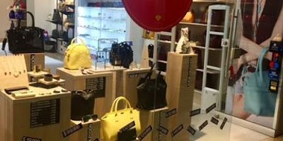 Excelente local en centro comercial, zona de comidas, en el segundo nivel,  cómodas vías de acceso.