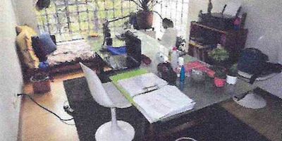 Excelente casa de dos niveles, SE VENDE COMO LOTE, tiene licencia de construcción hasta siete pisos o para INVERSIÓN. Consta de tres apartamentos, así, Primer apartamento tiene sala comedor, dos habitaciones, tres baños, star tv, estudio, deposito, chimenea. Segundo apartamento sala comedor, chimenea, baño social, deposito, cocina integral, zona de lavandería, star de tv, una alcoba, balcón. Tercer apartamento, sala comedor, jardín, patio, cocina, dos baños, dos alcobas, estudio. Gran oportunidad