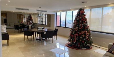 En el sector exclusivo, del barrio el  Golf, cercano al   Parque Washington y al  Parque Rosado,  te ofrecemos apartamento en venta, exclusivo, con 278 m2, de area,  con  diseño interior moderno, y elegante,  amplios espacios,  hermosa vista, sala, comedor, estudio, baño social, moderna cocina, labores alcoba y baño servicio, tres alcobas, con baño, parqueadro doble cubierto, porteria permanente, LLamanos agendemos cita!