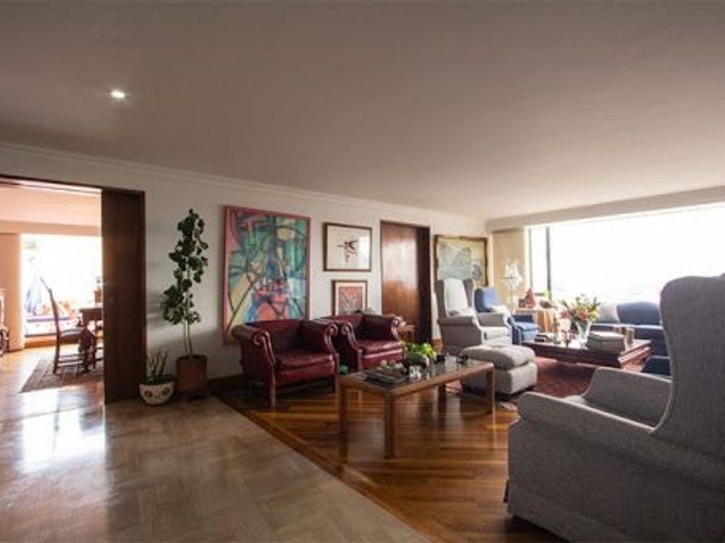 Apartamento de 3 alcobas en venta en Chicó Alto, Bogotá, 414 m² · foto 2 de 18