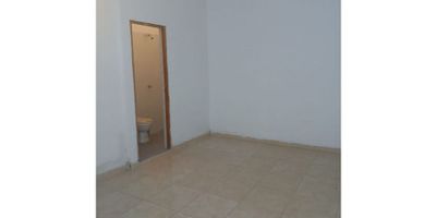 Disponible apartamento sector Manchester, a dos cuadras de la estación del metro de bello, y a dos cuadras de la autopista norte  , primer piso, cuenta aproximadamente con 9 metros, cocineta , 2 baños , excelente ubicación contacto 3014022509                           
