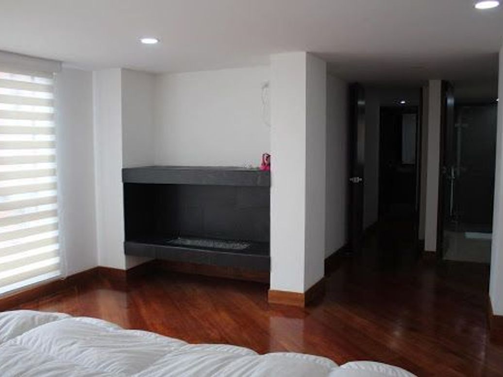 Apartamento de 4 alcobas en venta en Bosque De Pinos, Bogotá, 300 m² · foto 5 de 9
