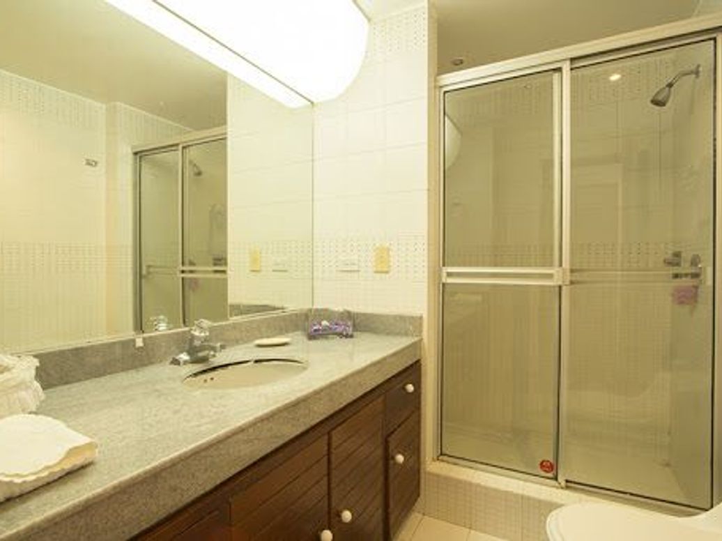 Apartamento de 3 alcobas en venta en Los Rosales, Bogotá, 195 m² · foto 18 de 20