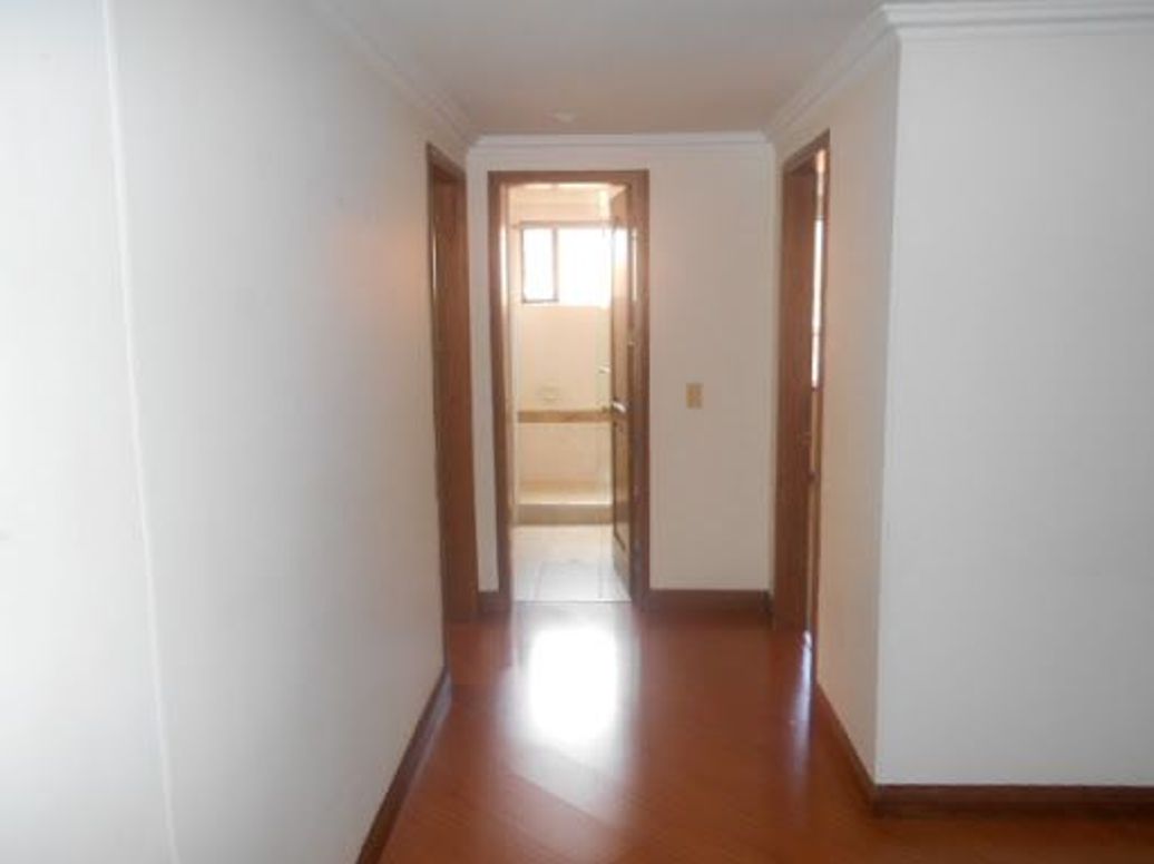 Apartamento de 3 alcobas en venta en Santa Barbara, Bogotá, 180 m² · foto 3 de 20