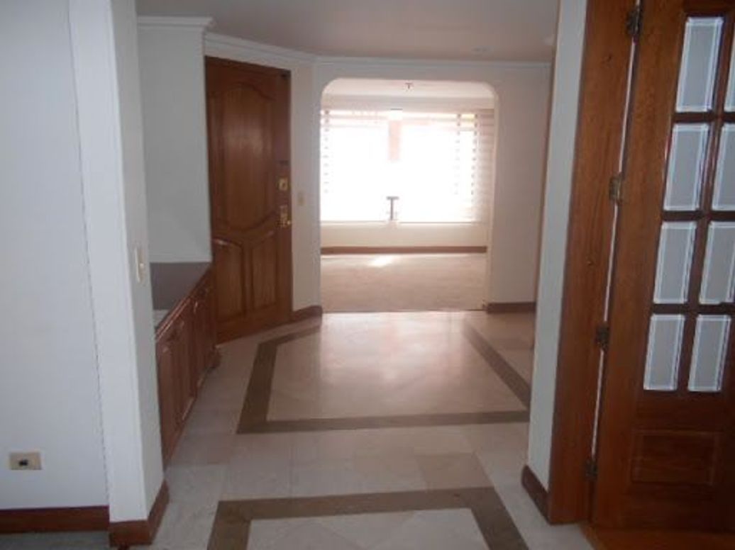 Apartamento de 3 alcobas en venta en Santa Barbara, Bogotá, 180 m² · foto 2 de 20