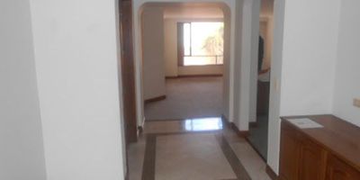 Se vende apartamento exterior, a buen precio, Gran Inversión, rentando, buena ubicación, edificio con salón comunal, convivencia armoniosa, vigilancia privada las veinticuatro horas del día. Cómodas vías de acceso.  Contrato de arriendo vigente, por dos años.  Canon $5.950.000, administración incluida.