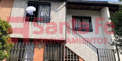 INMUEBLE SUJETO A VERIFICACION DE DISPONIBILIDAD
ESTUFA A GAS, ALACENAS, EXTRACTOR, CALENTADOR A GAS, BAÑOS CABINADOS EN ACRILICO,