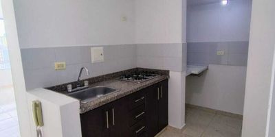 Descubre la comodidad de este apartaestudio central de una habitación  un baño sala comedor cocina integral claro ventilado  transporte urbano