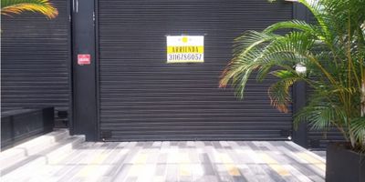 Local en renta  para estrenar de 54 m² distribuidos en dos niveles, perfecto para emprender. Cuenta con baño, red de gas instalada y espacio al frente ideal para ubicar sillas o mobiliario exterior.

Ubicación estratégica en Sabaneta: A solo pasos del parque principal , este local te ofrece gran visibilidad y fácil acceso para tus clientes. ¡Haz crecer tu negocio en una de las zonas con más proyección del sur del Valle de Aburrá! Recuerda que te ayudamos en todo  el proceso de vivienda 
