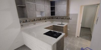 Apartamento piso 2 interno de 58m2, 2 alcobas , 1 closet, 1 vestier, 1 baño social, ducha electrica,cocina semi integral, red de gas , sala comedor, zona de ropas e instalación de lavadora, muy iluminado y ventilado.