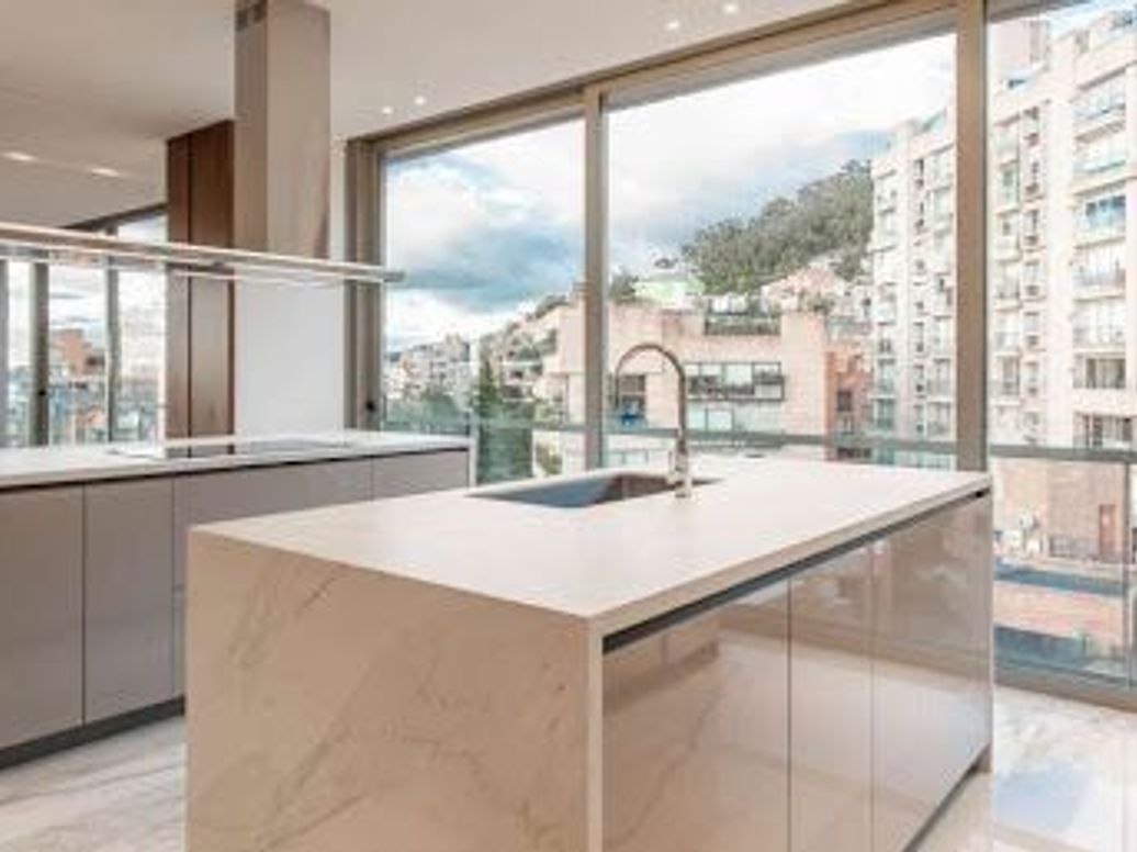 Apartamento de 3 alcobas en venta en Los Rosales, Bogotá, 489 m² · foto 4 de 9