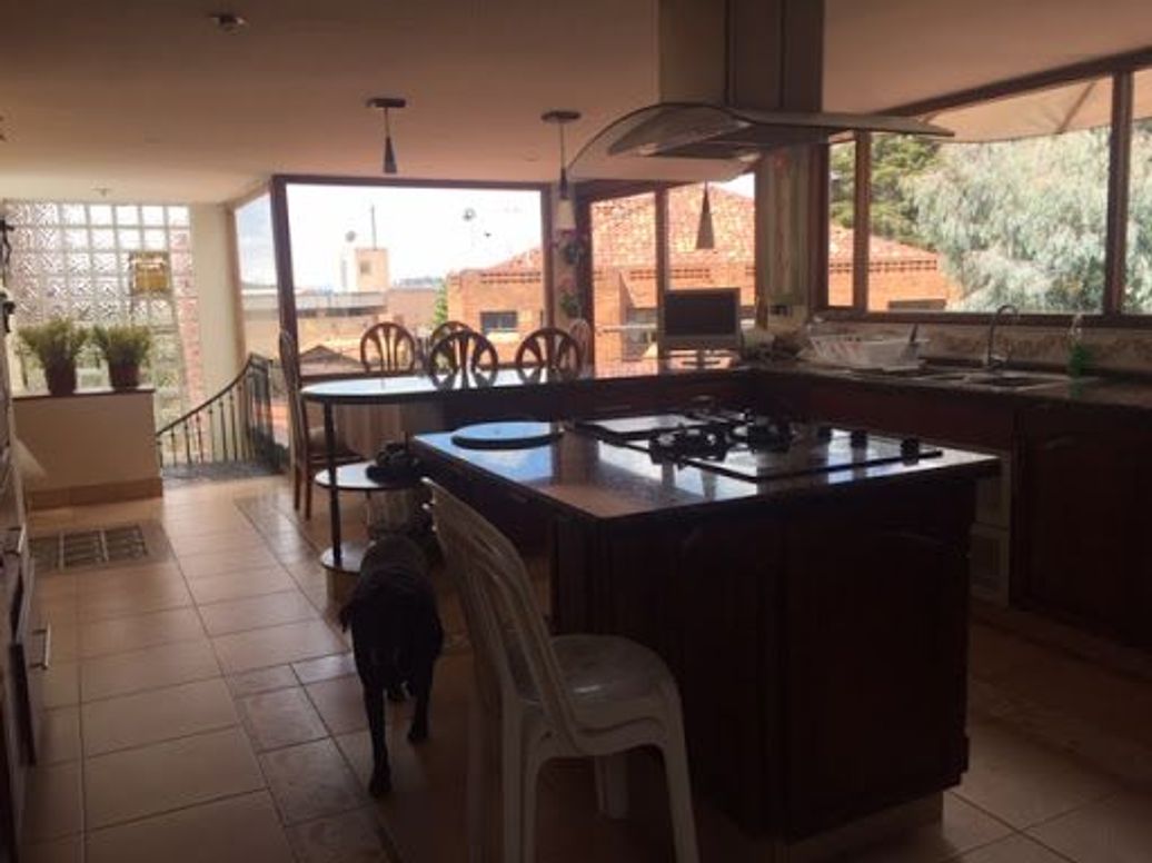 Casa de 5 alcobas en venta en Bosque De Pinos, Bogotá, 920 m² · foto 3 de 20